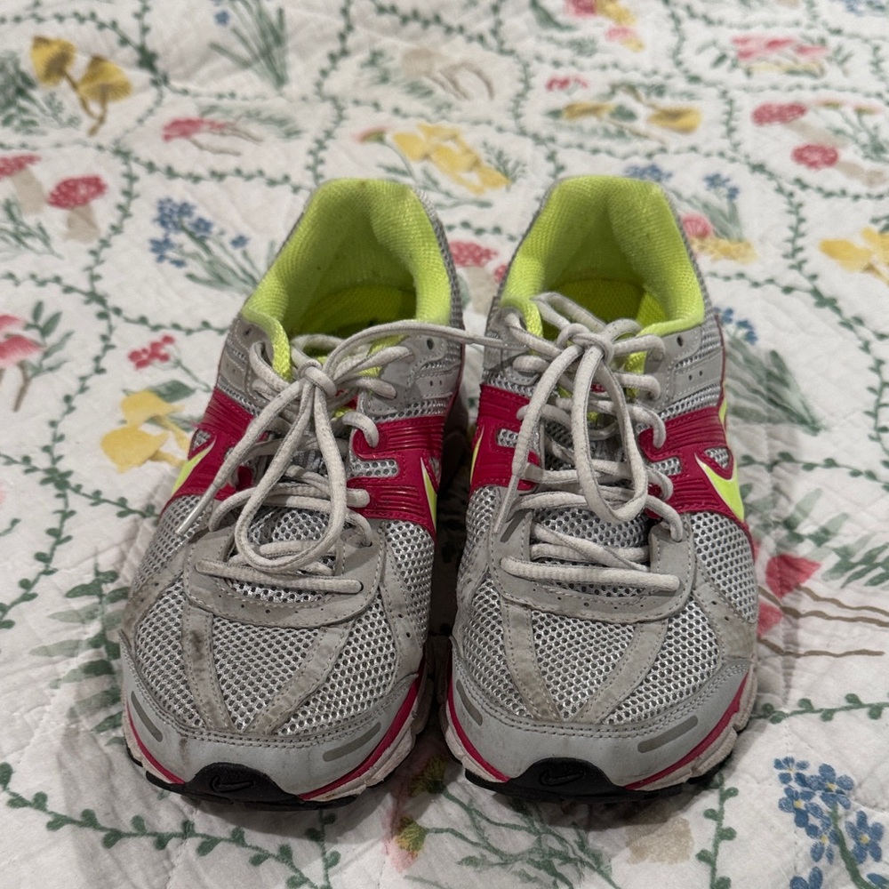 Nike Women's Gray and Pink Running Shoes size 8